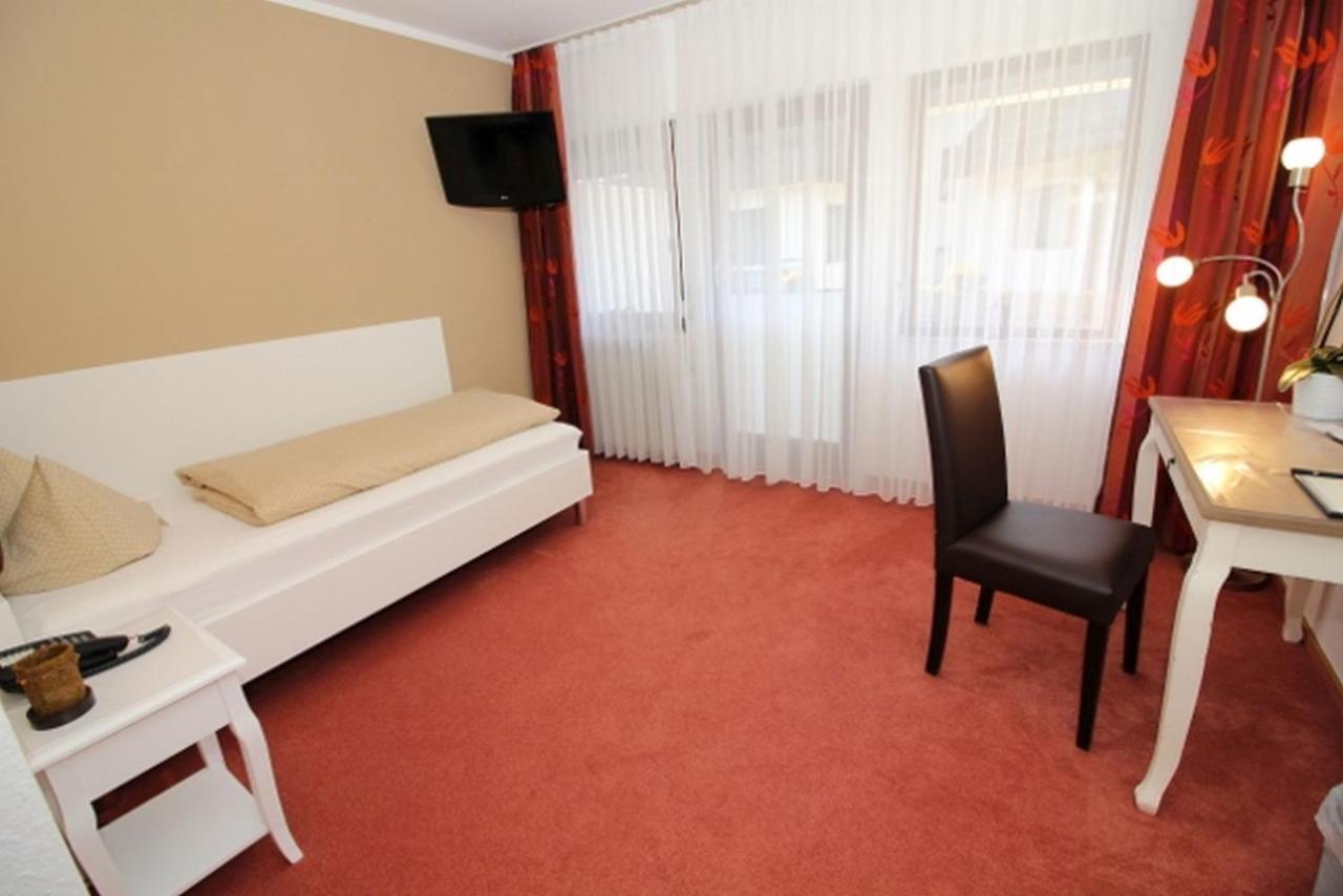 Hotel Garni Cafe Raepple Бад Петерстал-Грисбах Екстериор снимка