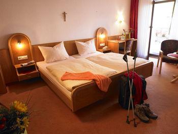 Hotel Garni Cafe Raepple Бад Петерстал-Грисбах Екстериор снимка
