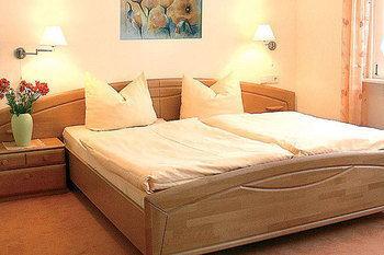 Hotel Garni Cafe Raepple Бад Петерстал-Грисбах Екстериор снимка