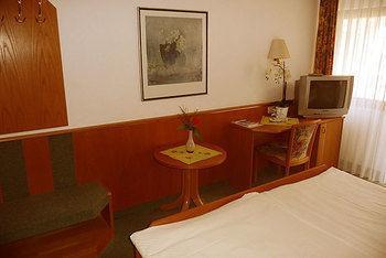 Hotel Garni Cafe Raepple Бад Петерстал-Грисбах Екстериор снимка