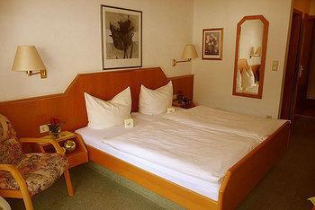 Hotel Garni Cafe Raepple Бад Петерстал-Грисбах Екстериор снимка